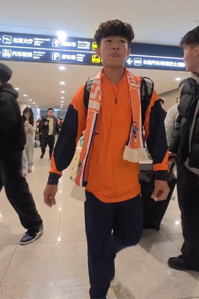 世界杯直播-2026中超新老传承超燃！邝兆镭等6小妖谁先首秀？7名37岁老将坚守