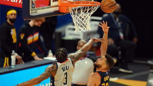 英超直播-接连失误葬送好局 勇士将装到口袋的胜利拱手相让