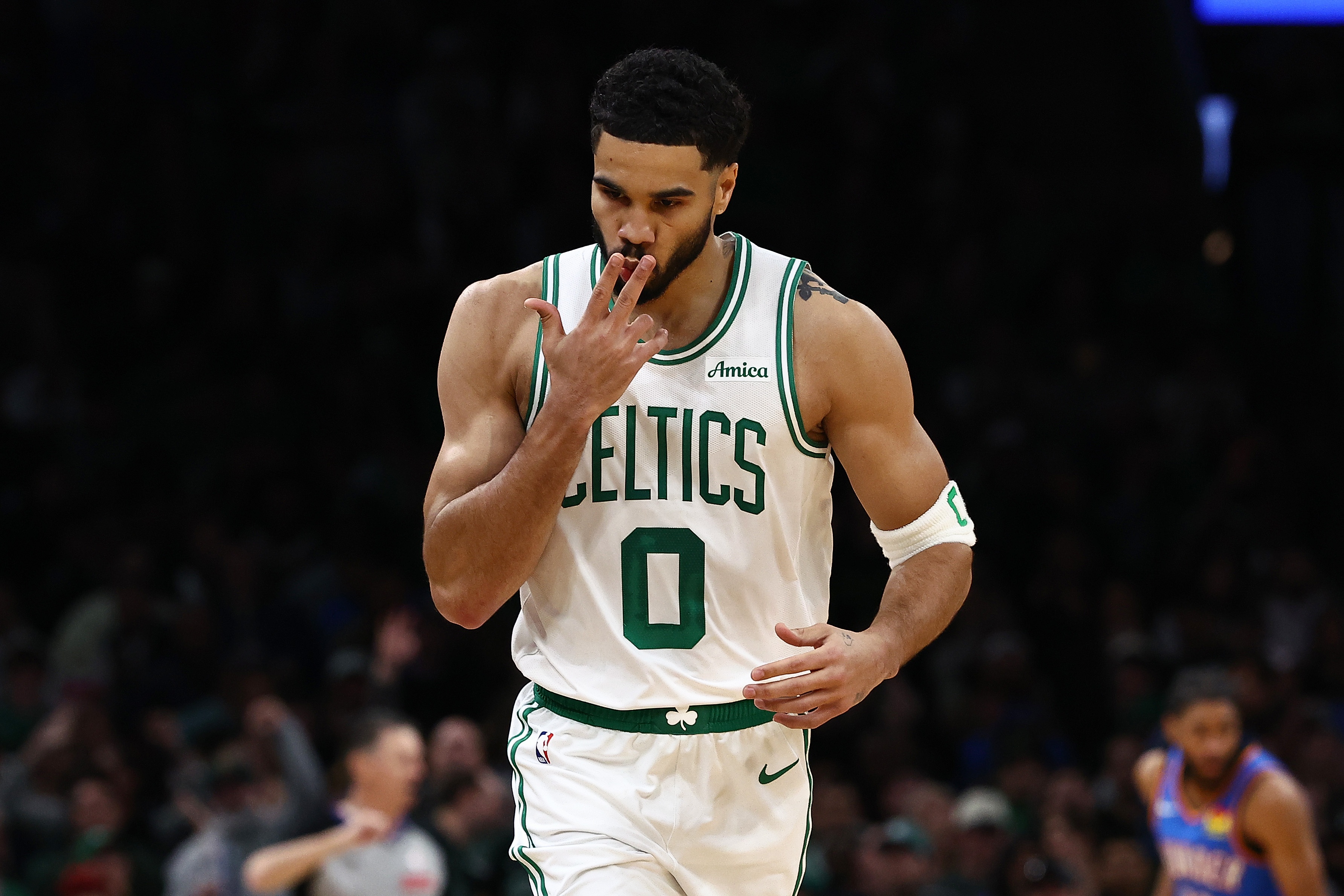 足球直播-能攻善传！塔图姆15中7拿到23分13板7助3断 正负值+13